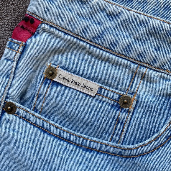Vintage 90s Calvin Klein Jeans Denim shorts with pink embellishment Size 6-7 - Picture 3 of 5